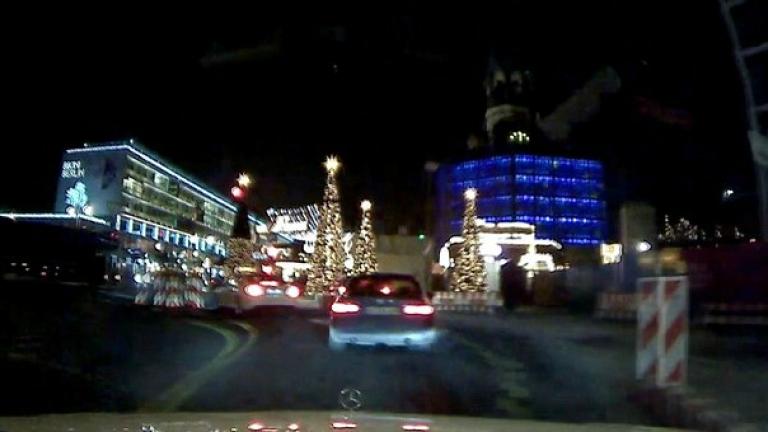 Βίντεο-σοκ: Η τρελή πορεία του φορτηγού προς την χριστουγεννιάτικη αγορά του Βερολίνου 