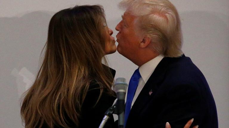 Ντόναλντ και Μελάνια Τραμπ: Προεδρικό φιλί!