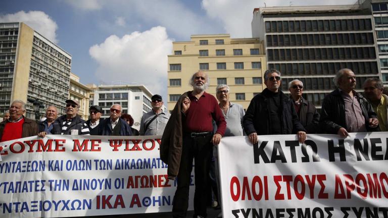 Στον δρόμο οι συνταξιούχοι - Παναττικό συλλαλητήριο στο κέντρο της Αθήνας (ΦΩΤΟ)