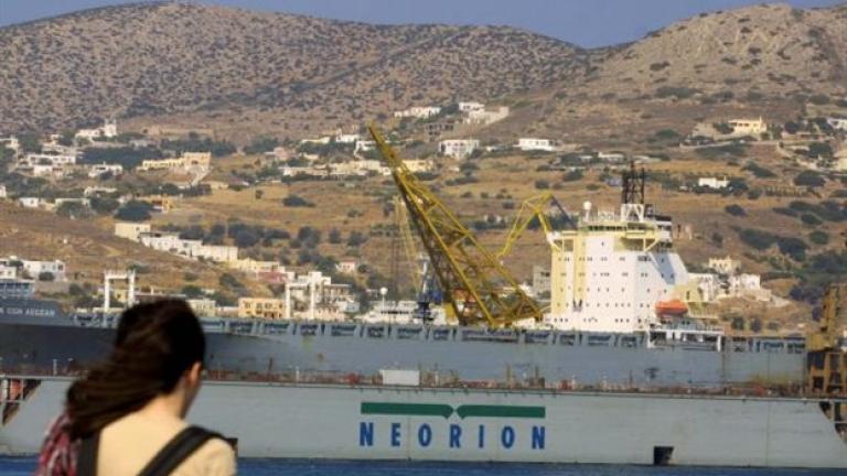 Επανασύνδεση του νερού και του ηλεκτρικού ζητούν οι εργαζόμενοι στο ναυπηγείο της Σύρου 