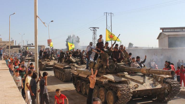 ΗΠΑ: Άμεσα η προμήθεια οπλισμού στους Κούρδους μαχητές της Συρίας