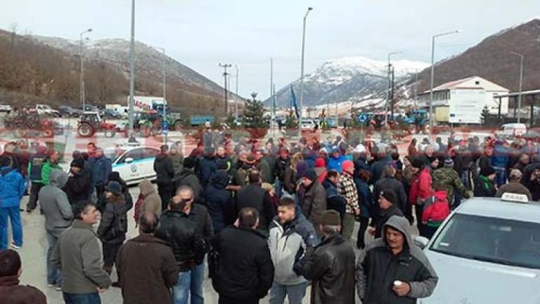  Αγρότες: Τον 24ωρο αποκλεισμό του τελωνείου Κρυσταλλοπηγής προγραμματίζουν στη Δ. Μακεδονία