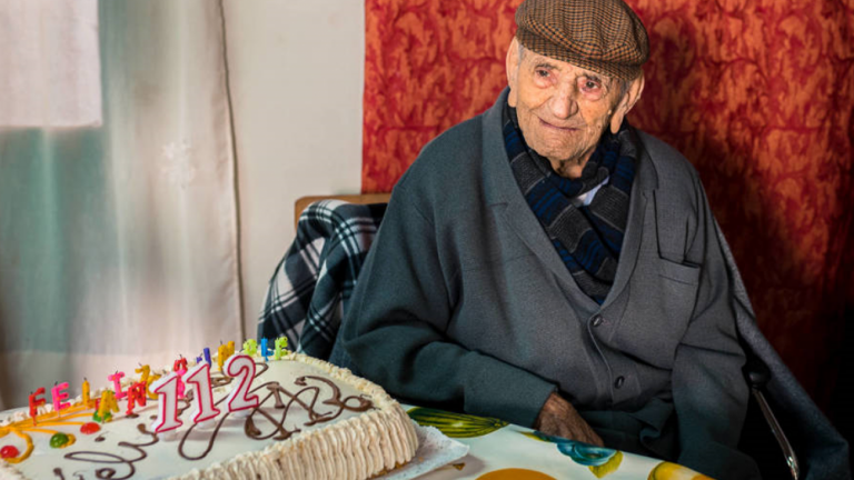 Ισπανία: Περήφανος στα 112 του χρόνια ο γηραιότερος άνδρας του κόσμου 