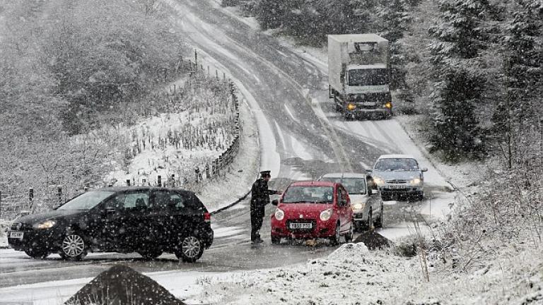 Σφοδρός χιονιάς στην Πελοπόννησο – Προβλήματα στους δρόμους!