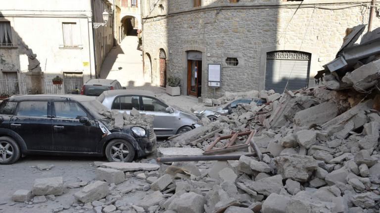 Ιταλία-σεισμός: Περίπου 150 άνθρωποι εγκατέλειψαν τα σπίτια τους-Έπεσε το ρεύμα και κατέρρευσαν ορισμένα κτίρια