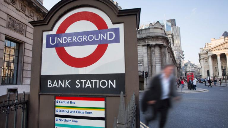 Λονδίνο: Αυτή η ανακοίνωση στο μετρό έγινε viral! «Να φοράτε αποσμητικό γιατί μυρίζετε άθλια»