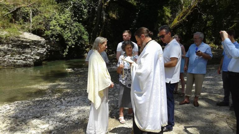  Από την Αυστραλία ήρθε στην Ελλάδα για να βαπτιστεί Χριστιανή Ορθόδοξη