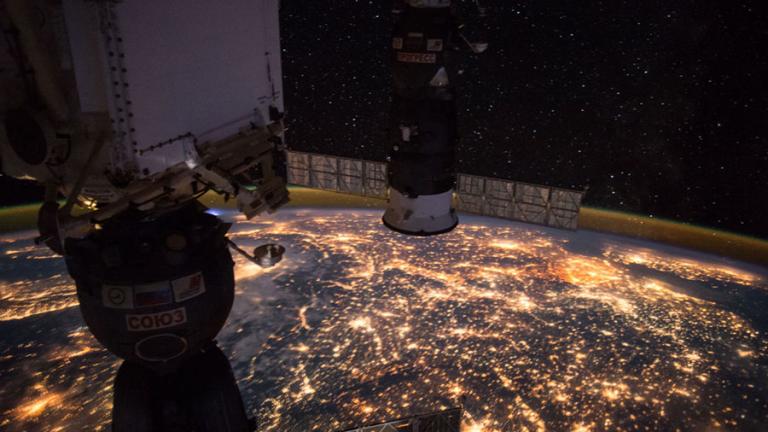 “Έδεσε” ο “Σογιούζ” στον Διεθνή Διαστημικό Σταθμό (ΦΩΤΟ+LIVE)