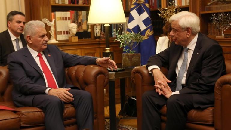 Την επιθυμία του Ταγίπ Ερντογάν να επισκεφθεί επισήμως την Αθήνα μετέφερε ο Τούρκος πρωθυπουργός στον  Προκόπη Παυλόπουλου 