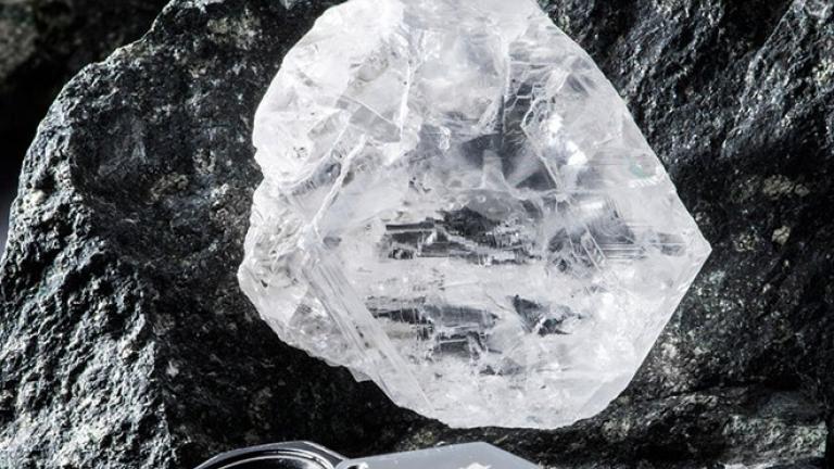 Ιερέας ανακάλυψε τεράστιο διαμάντι 709 καρατίων (ΦΩΤΟ)