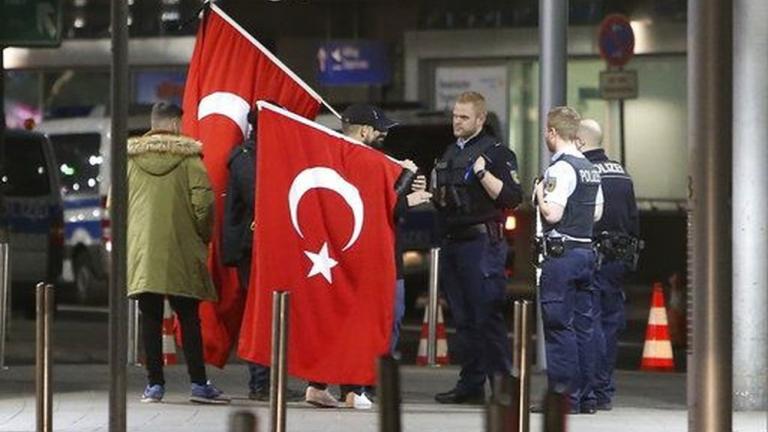 Πλήρης απαγόρευση εκδηλώσεων για το τουρκικό δημοψήφισμα στη Γερμανία