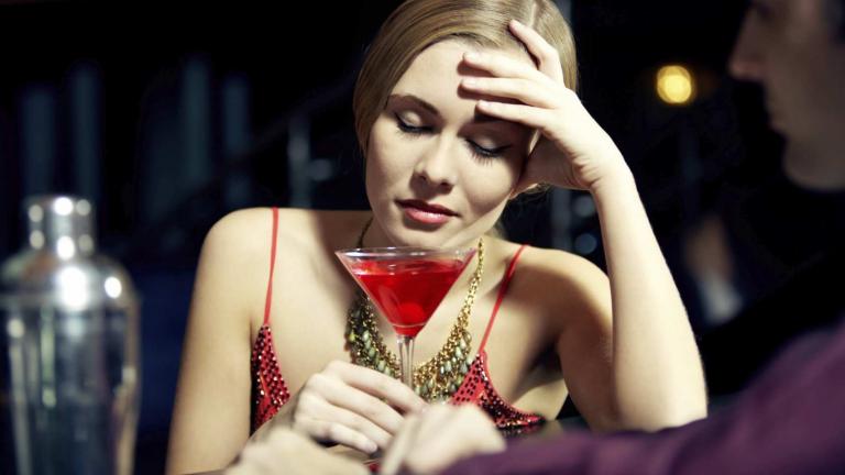 Οι άνδρες πίνουν περισσότερο από τις γυναίκες...Λάθος!
