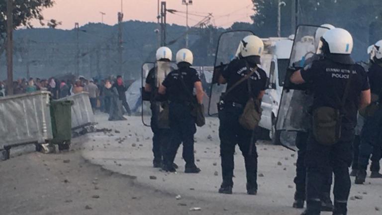 Τραυματίες από πέτρες δύο αστυνομικοί-Αποκαταστάθηκε η ηρεμία στην Ειδομένη