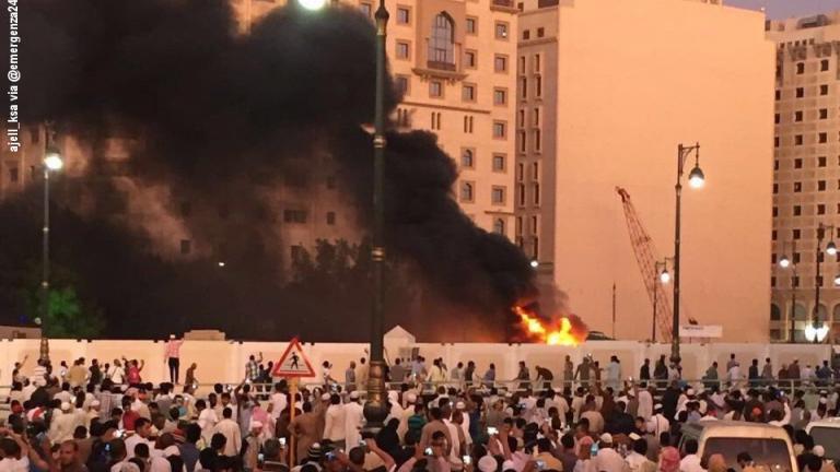 Συναγερμός στη Σ. Αραβία-Εκρήξεις με νεκρούς σε Μεδίνα και Κατίφ