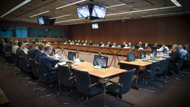 Συμφωνία με ασφυκτική εποπτεία για δόσεις και χρέος στο Eurogroup