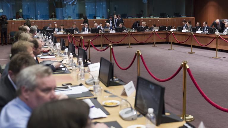 Σε αναζήτηση αμοιβαίου συμβιβασμού κυβέρνηση και θεσμοί, σήμερα στο Eurogroup, για να κλείσει η β' αξιολόγηση