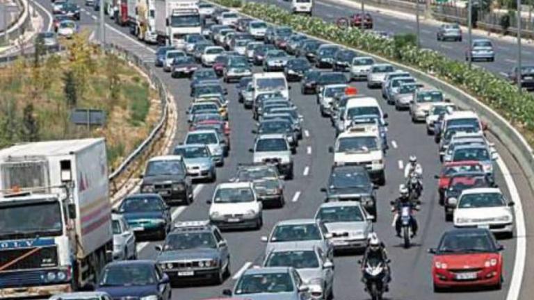 Με δυσκολία η κυκλοφορία στην Εθνική Οδό Αθηνών - Κορίνθου