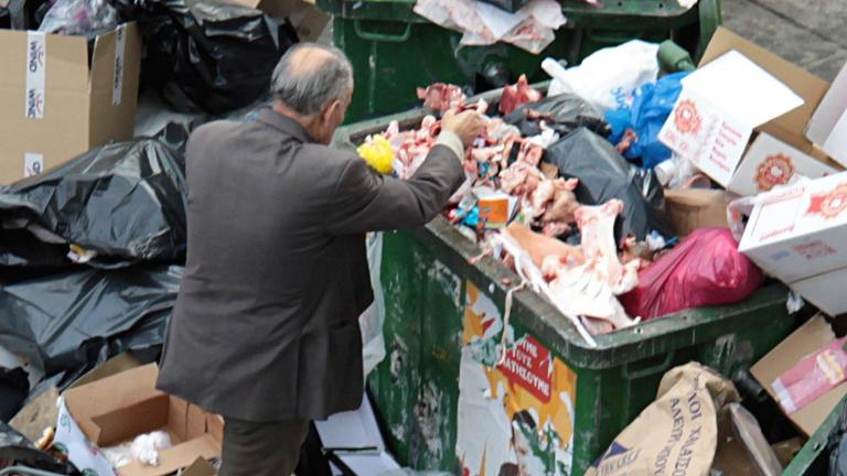 Στην Ελλάδα της κρίσης πετάμε 2 εκατ. τόνους φαγητού στα σκουπίδια!