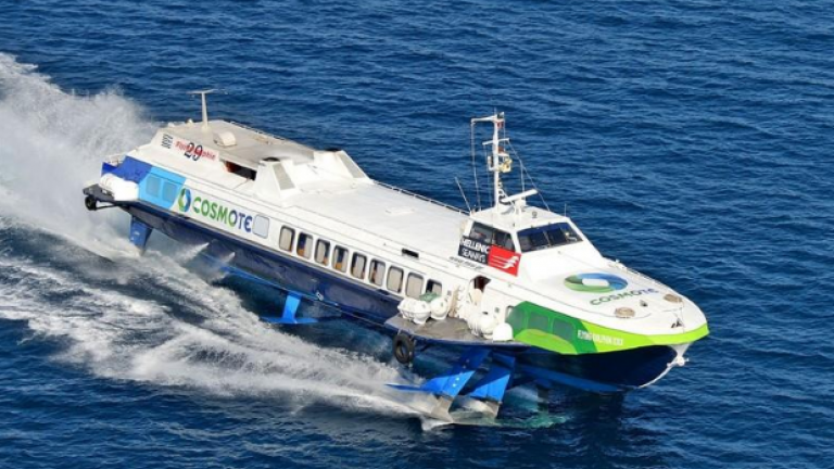 Στο λιμάνι του Πειραιά επέστρεψε με 105 επιβάτες το "FLYING DOLPHIN XVII"