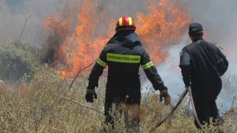 Απρόβλεπτη συνεχίζει να καίει η φωτιά στα Σαχτούρια Ρεθύμνου