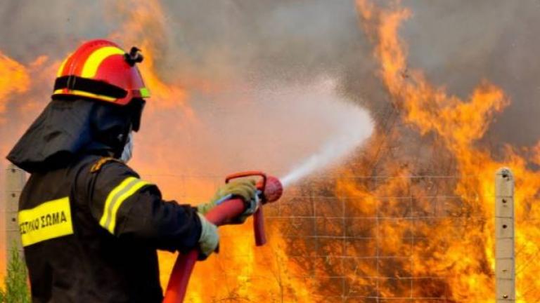 Πυρκαγιά σε μάντρα οικοδομικών υλικών επί της Λ. Αλίμου στην Αργυρούπολη