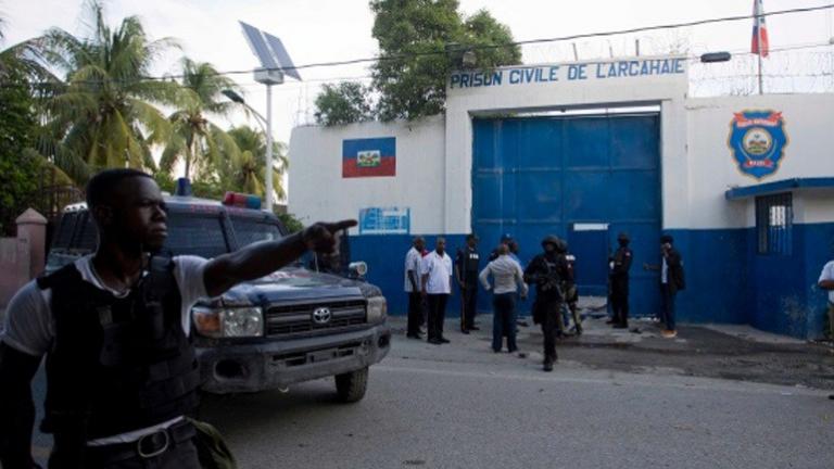 Πρωτοφανής απόδραση κρατουμένων από φυλακή στην Αϊτή