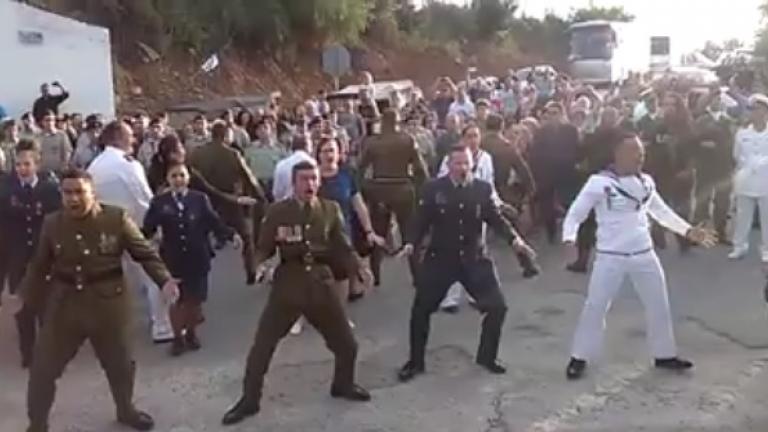 Ο εντυπωσιακός χορός 'Χάκα' για την επέτειο της μάχης της Κρήτης