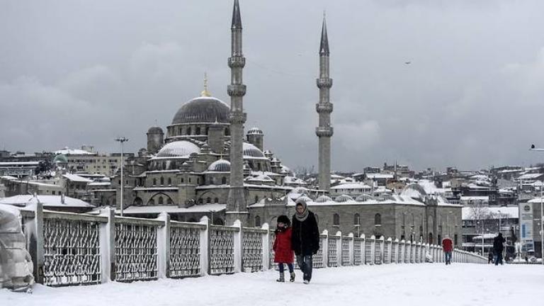  Χιονοθύελλα έχει παραλύσει την Κωνσταντινούπολη
