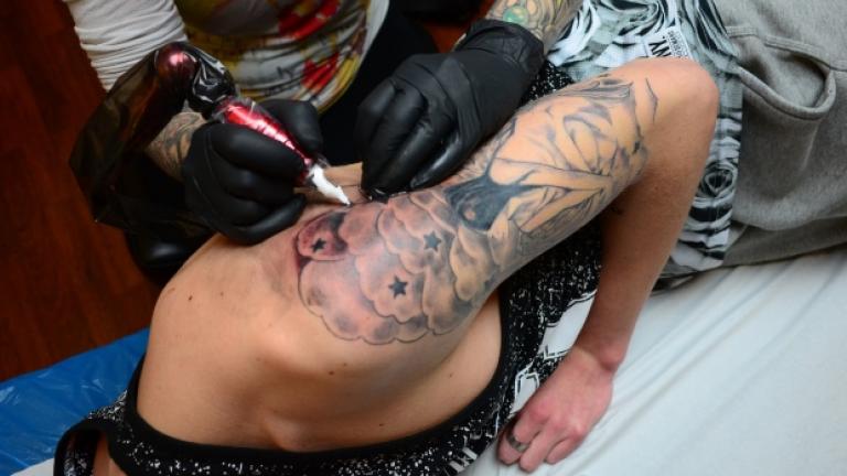 Σχεδόν ένας στους τρεις νέους στην Ευρώπη έχει τατουάζ