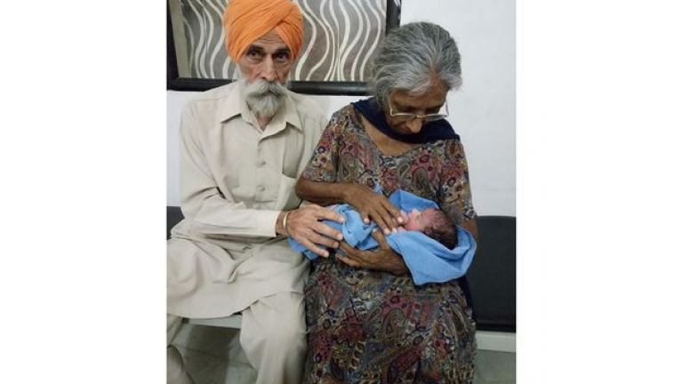 Στα 70 της πρώτη φορά μητέρα μια Ινδή!