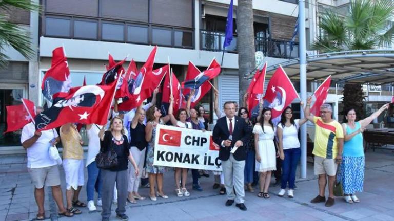 Σμύρνη: Κεμαλικοί φώναξαν συνθήματα κατά του Παυλόπουλου και της Ελλάδας για την Συνθήκη της Λωζάννης 