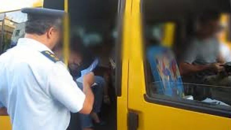 Σχολικό λεωφορείο νηπιαγωγείου μετέφερε νήπια με ελαστικά 6 ετών και ρόδες που έλειπαν μπουλόνια!