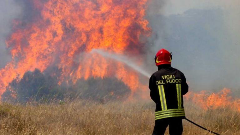  Δύο νεκροί στις πυρκαγιές που μαίνονται στην Καλαβρία