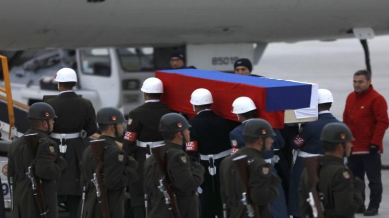 Δείτε live από τη Ρωσία την κηδεία του πρεσβευτή που δολοφονήθηκε στην Άγκυρα