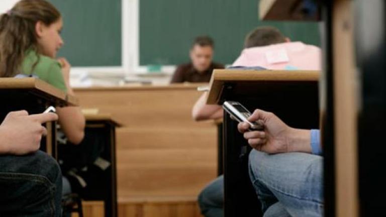 Απαγορεύονται τα κινητά στα σχολεία σύμφωνα με νέα οδηγία του υπουργείου Παιδείας!