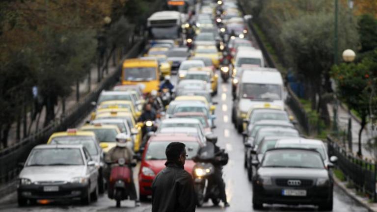 Κυκλοφοριακά προβλήματα στους δρόμους της Αθήνας λόγω βροχής
