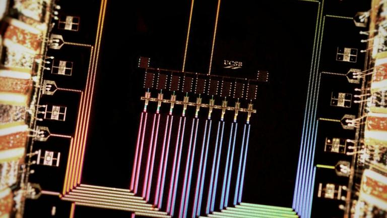  Η Google προηγείται στην κούρσα για να φτιάξει τον μεγαλύτερο κβαντικό υπολογιστή