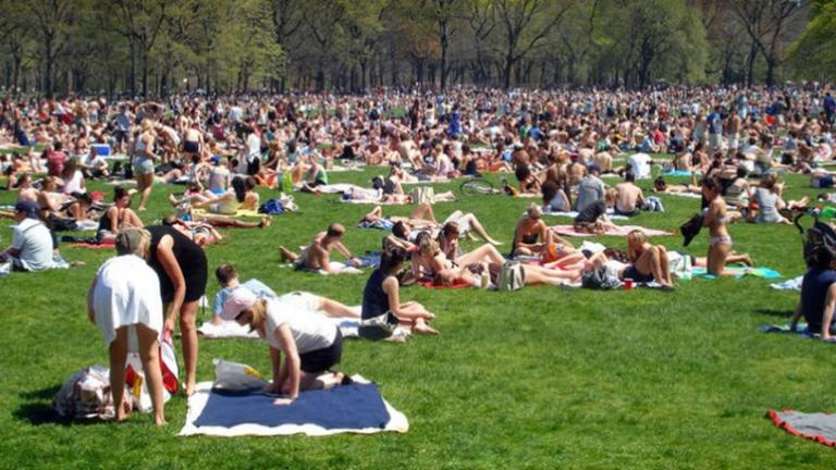 Κύμα ζέστης σαρώνει τη Νέα Υόρκη-Με μαγιό στο Σέντραλ Παρκ