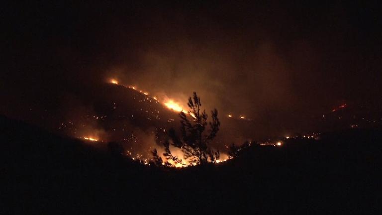 Ολονύχτια θα είναι η μάχη με την φωτιά στα Κύθηρα-Εκκενώθηκε οικισμός που κινδυνεύει