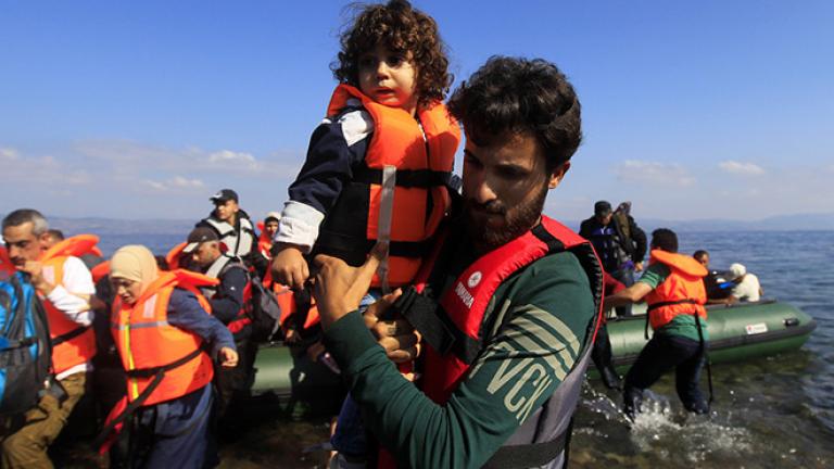 Βάρκα με 40 μετανάστες και πρόσφυγες, εντοπίστηκε ανοικτά της Λέσβου 