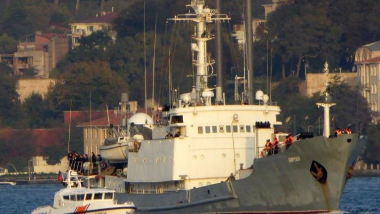 Ρωσικό πολεμικό πλοίο συγκρούστηκε με εμπορικό στον Βόσπορο και βυθίζεται