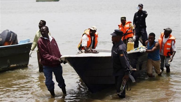 Ουγκάντα: Ένα πλοιάριο βυθίστηκε στη λίμνη Αλβέρτου με αποτέλεσμα να πνιγούν περίπου 30 άνθρωποι