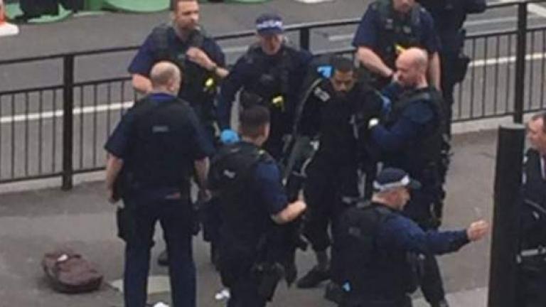 Για τρομοκρατία κατηγορείται ο άνδρας που συνελήφθη οπλισμένος στο κέντρο του Λονδίνου (ΦΩΤΟ-ΒΙΝΤΕΟ)