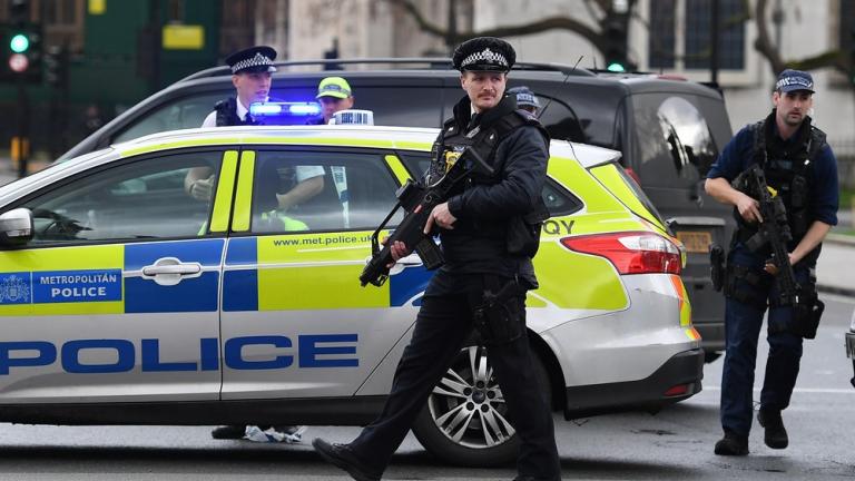 Πέντε νεκροί και τουλάχιστον 40 τραυματίες στη διπλή επίθεση στο Λονδίνο 