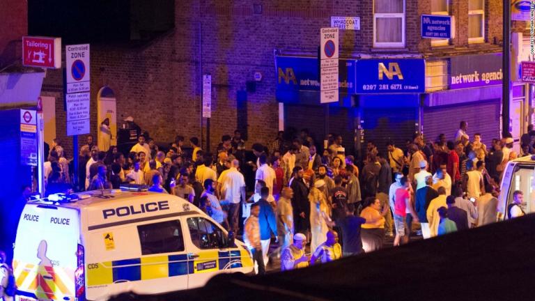 Λονδίνο: Φορτηγάκι έπεσε πάνω σε πιστούς που έβγαιναν από τζαμί - Ένας νεκρός και δέκα τραυματίες