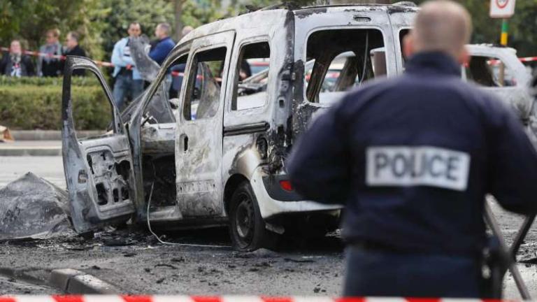 Σε κρίσιμη κατάσταση Γάλλος αστυνομικός έπειτα από επίθεση με βόμβες μολότοφ