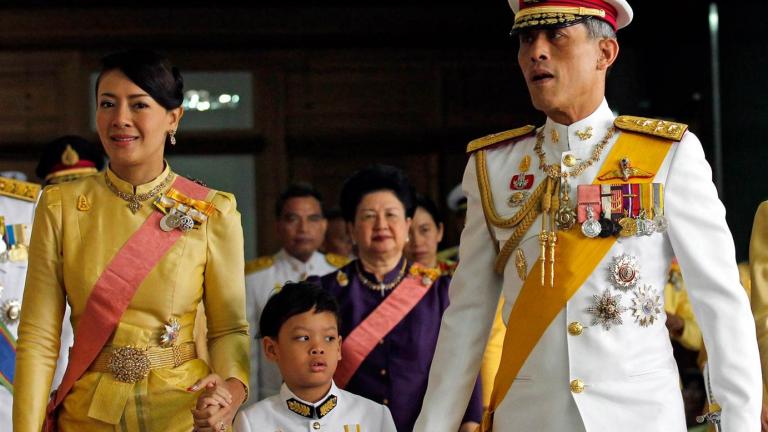 Νέος βασιλιάς της Ταϊλάνδης ο αμφιλεγόμενος Μάχα Βαϊραλονγκόρν