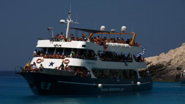Επιβατηγό πλοίο έμεινε από καύσιμα στη Λευκάδα