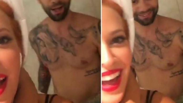 Η Σίσσυ Χρηστίδου δείχνει όλο χαρά τον άνδρας της γυμνό στην ντουζιέρα!