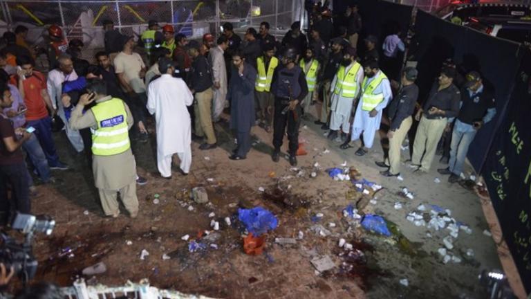 Πακιστάν: 8 νεκροί από την έκρηξη βόμβας στη Λαχόρη